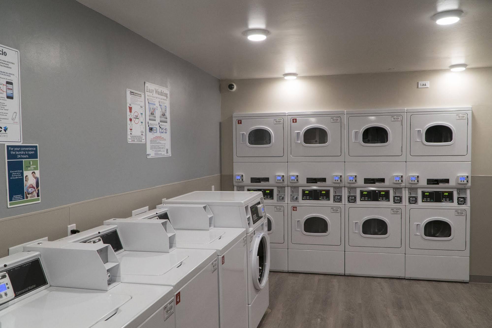 Woodspring Suites Bakersfield East エクステリア 写真