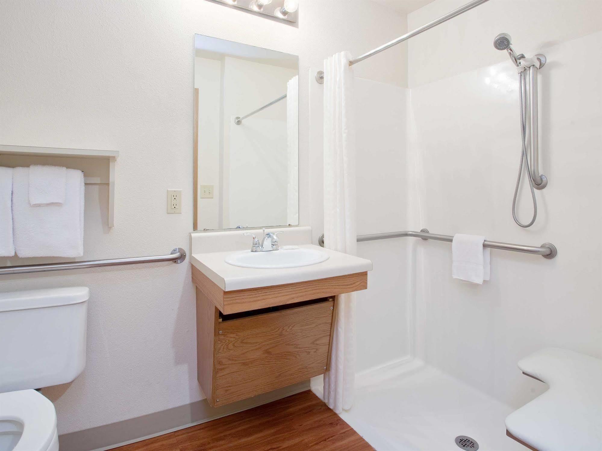 Woodspring Suites Bakersfield East エクステリア 写真