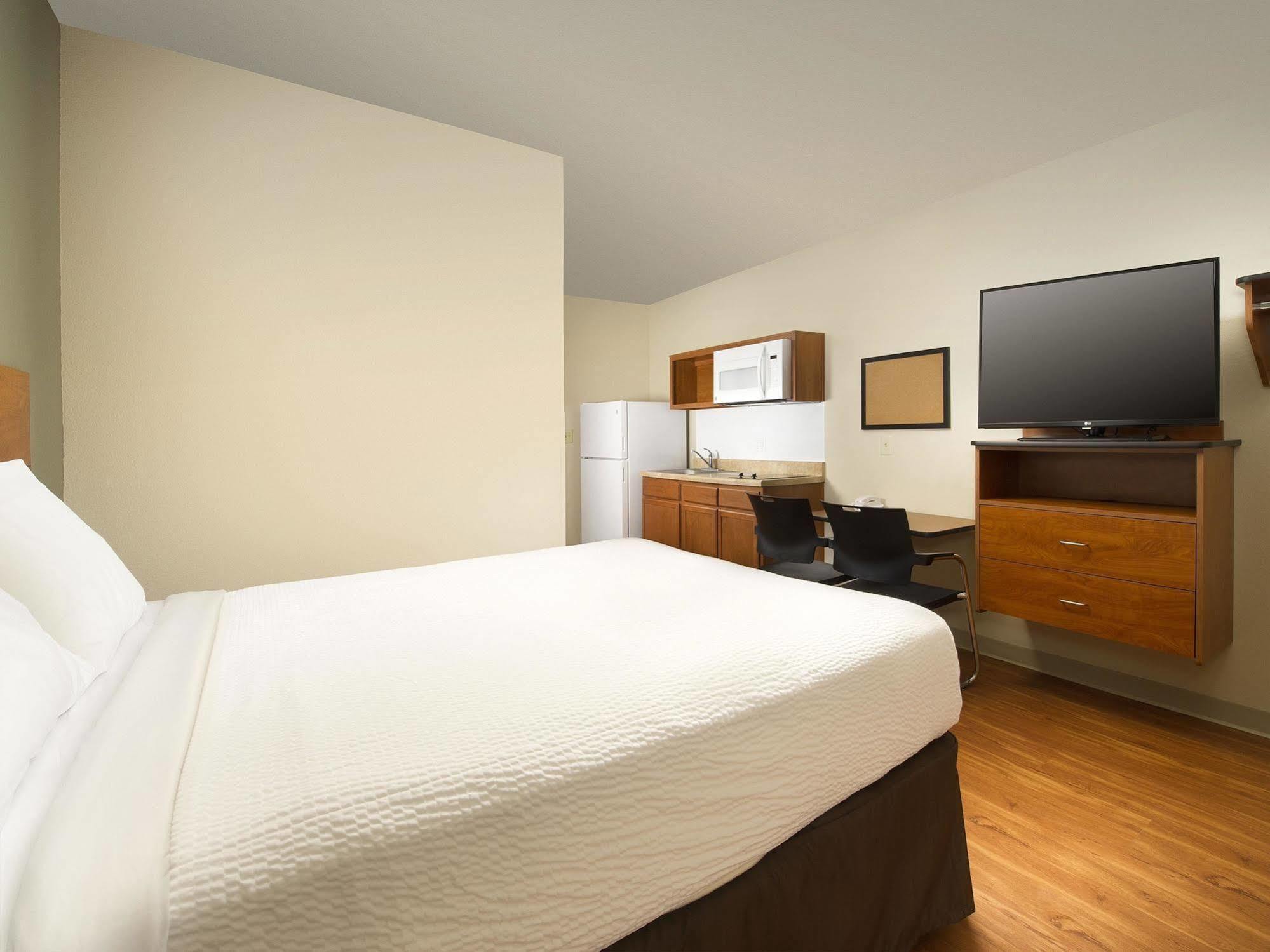 Woodspring Suites Bakersfield East エクステリア 写真